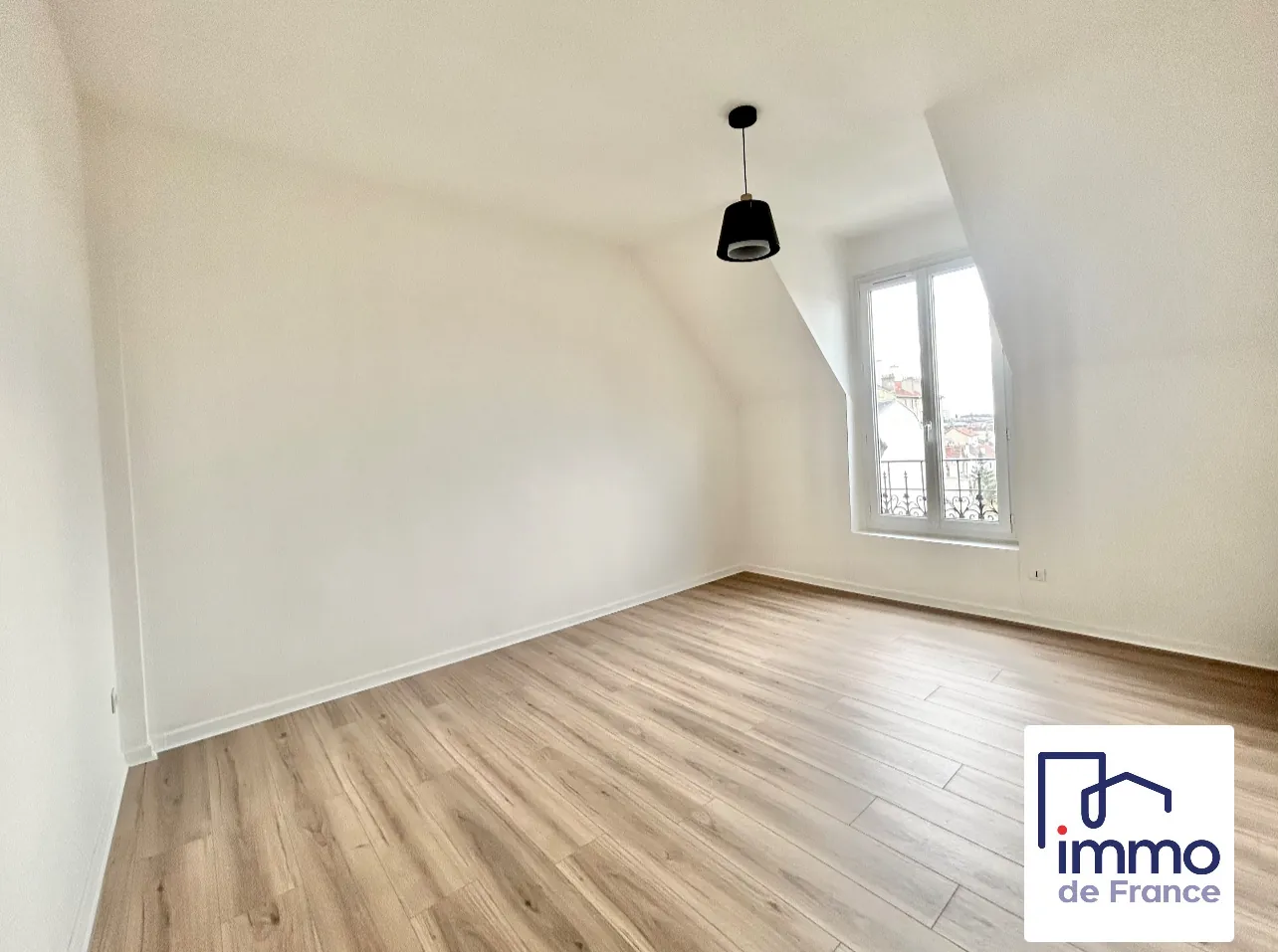 Appartement T2 rénové de 34,45 m² à Pavillons-sous-Bois, Quartier Victor Hugo 
