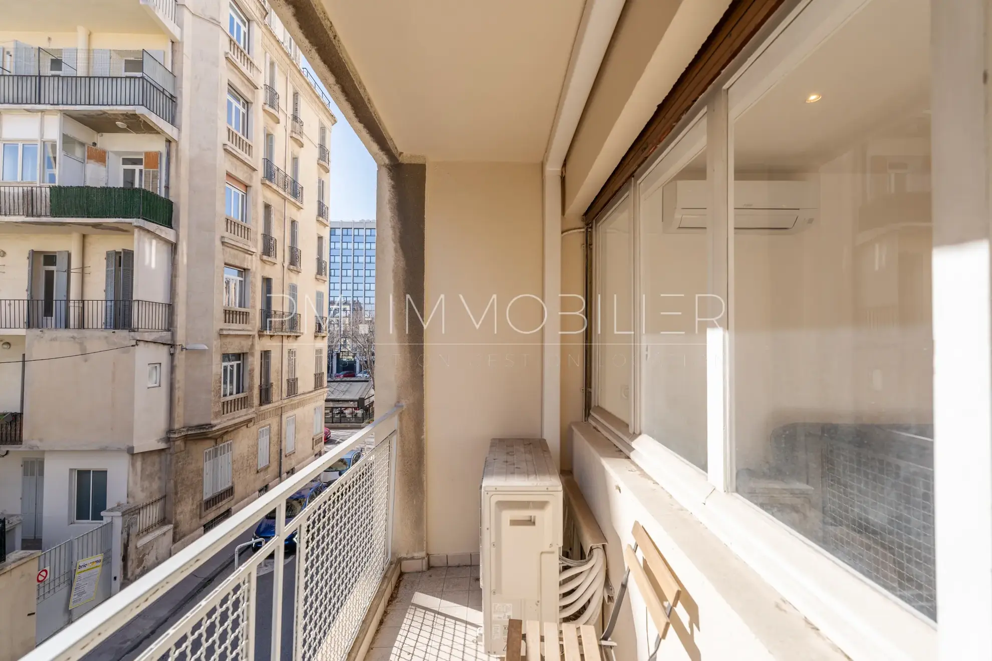 Appartement type 3 rénové de 60 m² à Marseille proche Prado avec balcon 