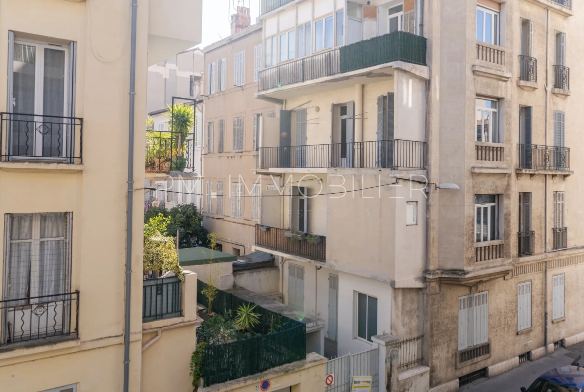 Appartement type 3 rénové de 60 m² à Marseille proche Prado avec balcon 