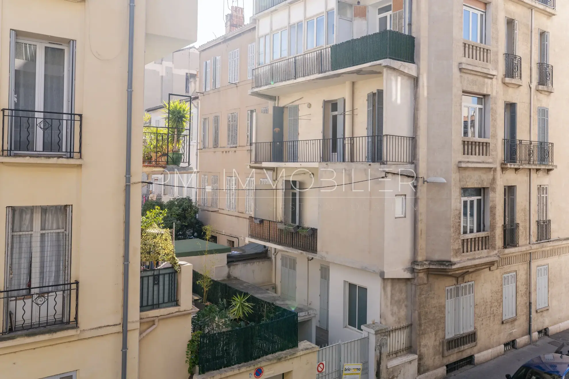 Appartement type 3 rénové de 60 m² à Marseille proche Prado avec balcon 