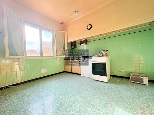 Maison de plain-pied à Thuir avec 4 chambres, garage et terrain de plus de 650 m² 