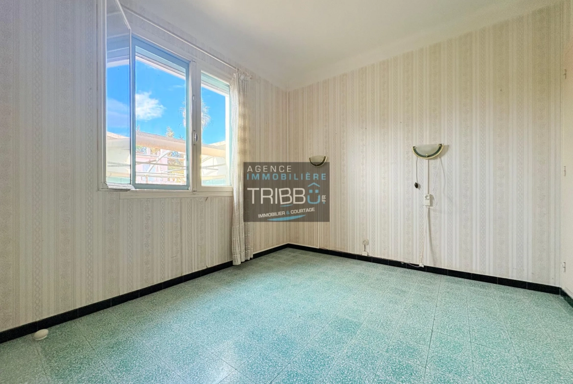 Maison de plain-pied à Thuir avec 4 chambres, garage et terrain de plus de 650 m² 