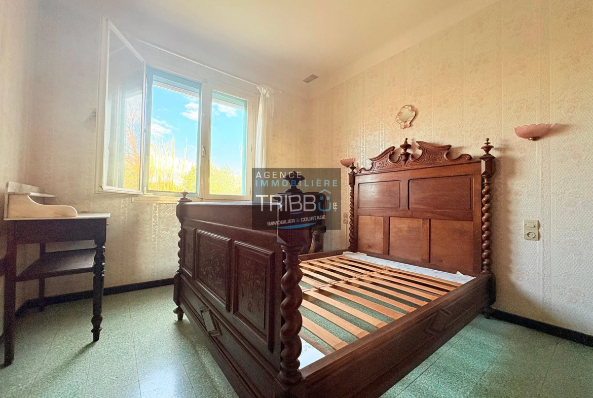 Maison de plain-pied à Thuir avec 4 chambres, garage et terrain de plus de 650 m² 