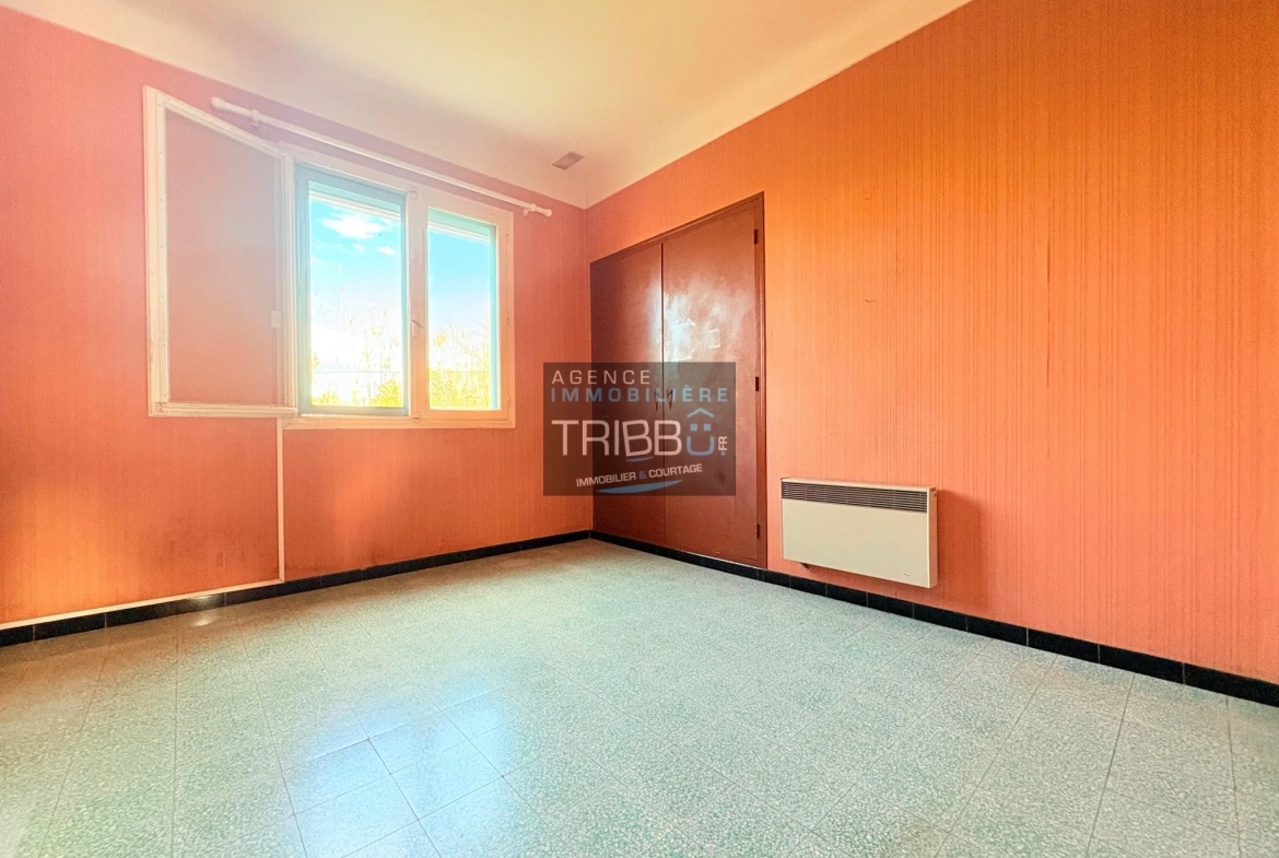 Maison de plain-pied à Thuir avec 4 chambres, garage et terrain de plus de 650 m² 