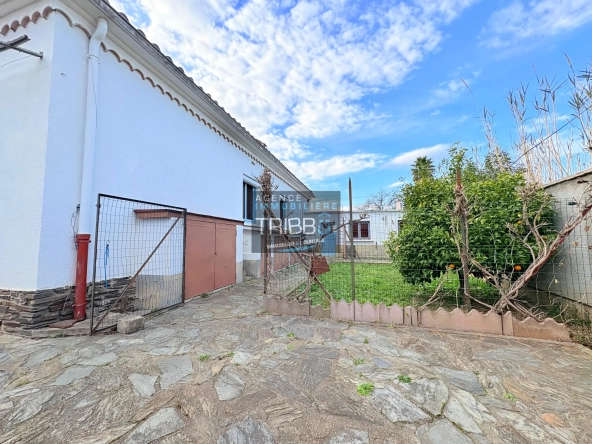 Maison de plain-pied à Thuir avec 4 chambres, garage et terrain de plus de 650 m² 