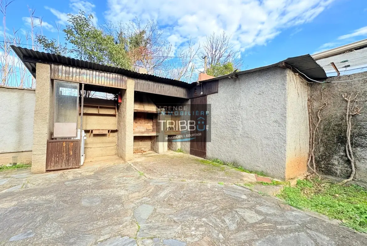 Maison de plain-pied à Thuir avec 4 chambres, garage et terrain de plus de 650 m² 