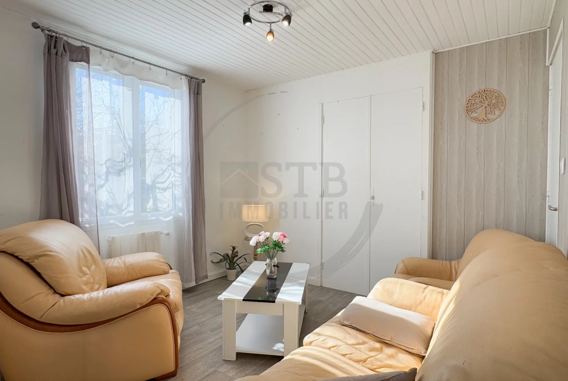 Maison de plain-pied rénovée de 97 m² avec garage et terrasses à Saint-Georges-Les-Bains 