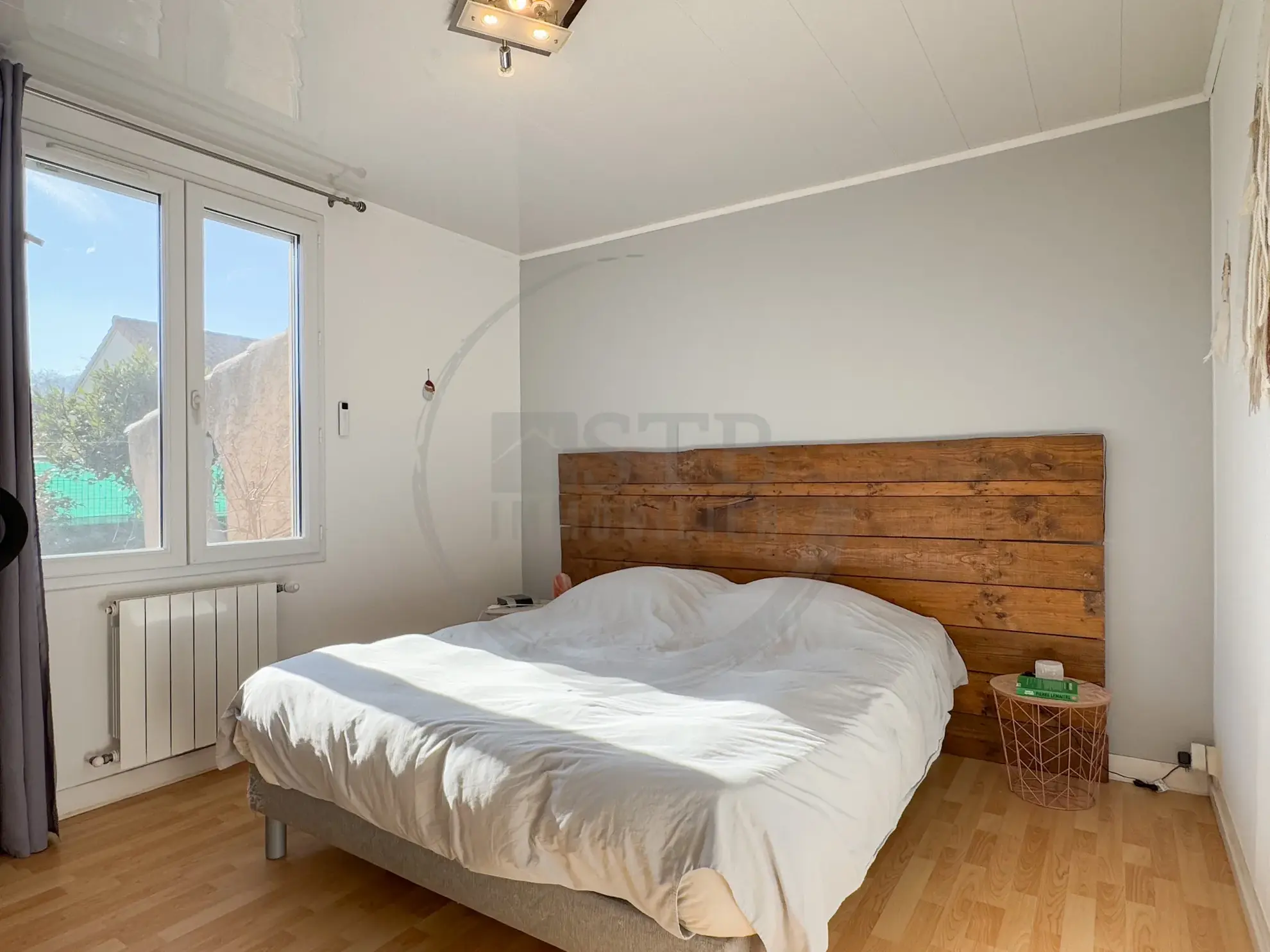 Maison de plain-pied rénovée de 97 m² avec garage et terrasses à Saint-Georges-Les-Bains 