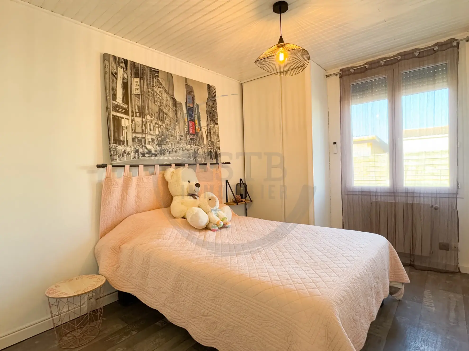 Maison de plain-pied rénovée de 97 m² avec garage et terrasses à Saint-Georges-Les-Bains 