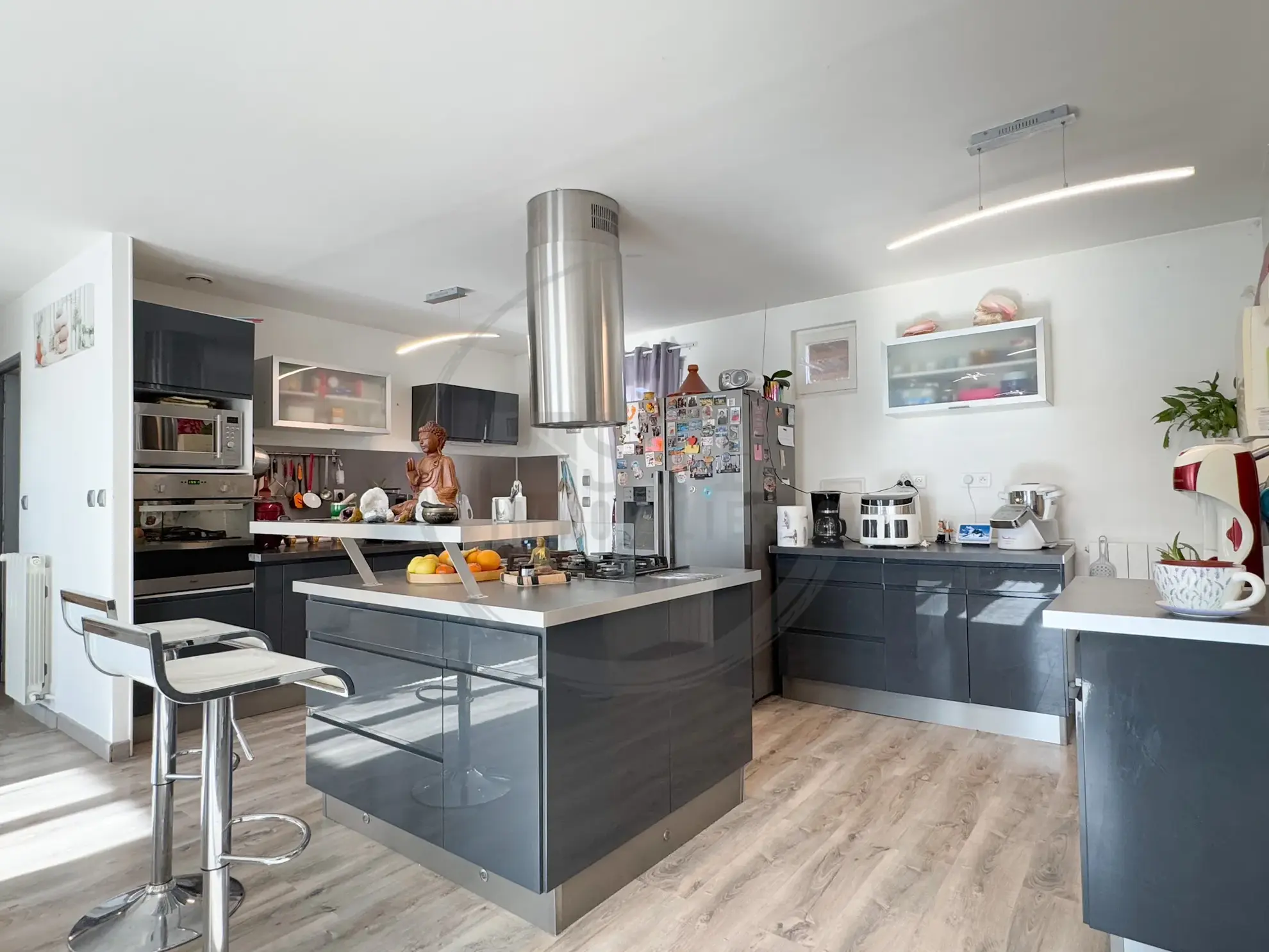 Maison de plain-pied rénovée de 97 m² avec garage et terrasses à Saint-Georges-Les-Bains 