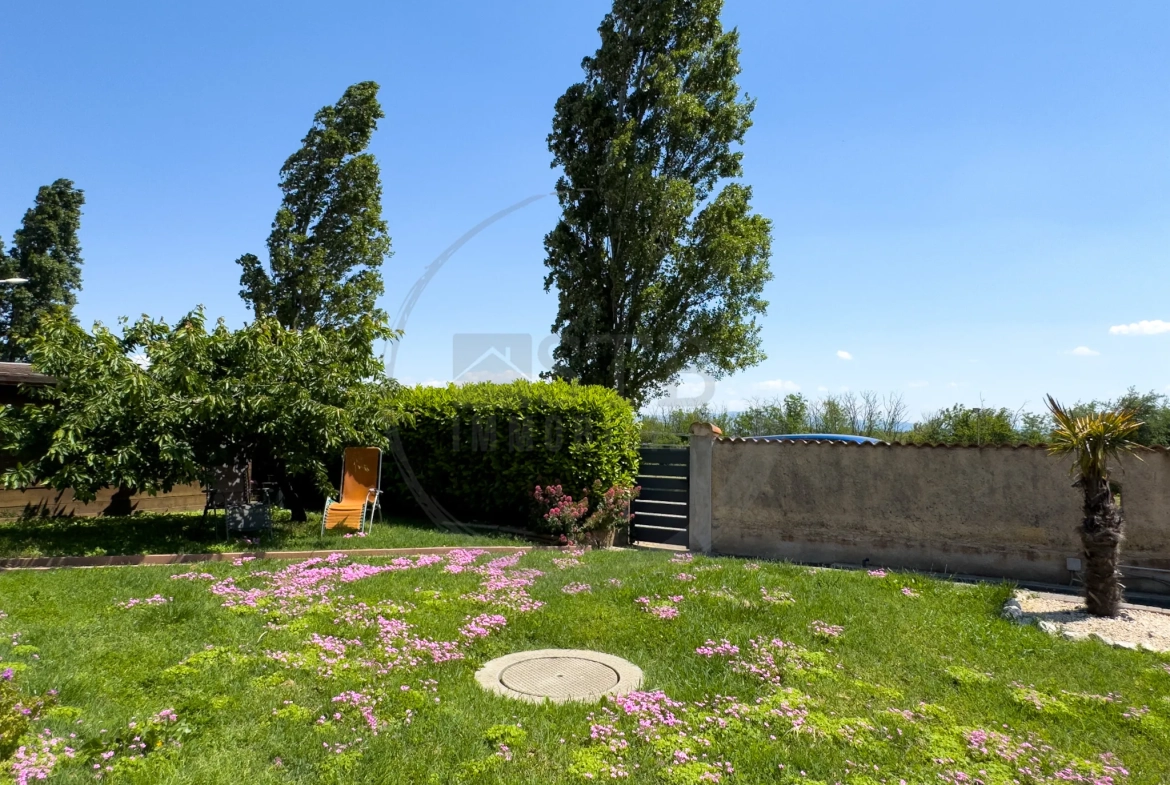 Maison de plain-pied rénovée de 97 m² avec garage et terrasses à Saint-Georges-Les-Bains 