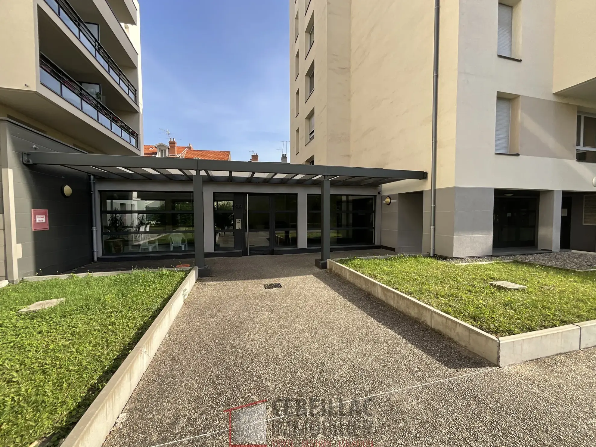 Studio en résidence sécurisée à Clermont-Ferrand - 30 m² avec jardin et terrasse 