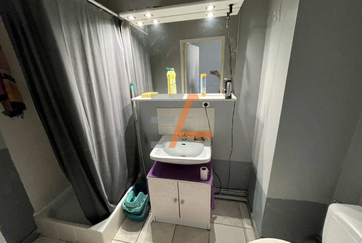 Investissement immobilier à Saint-Étienne : T1 avec parking proche place Jacquard 