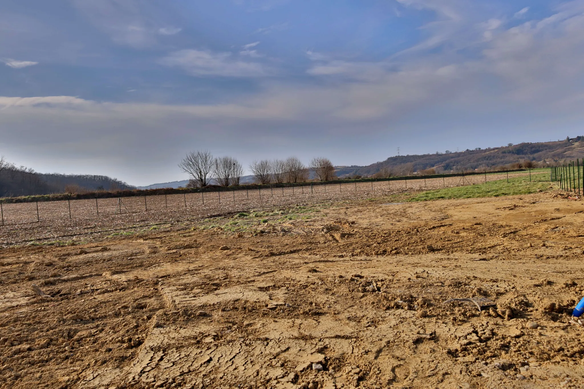 Terrain constructible de 1300 m² à Septème, viabilisé et plat 