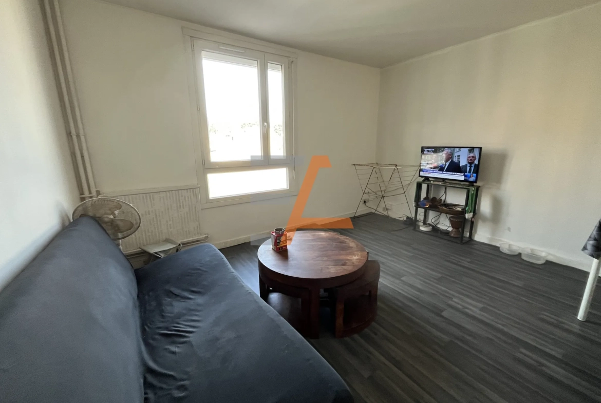 Investissement immobilier à Saint-Étienne : T1 avec parking proche place Jacquard 