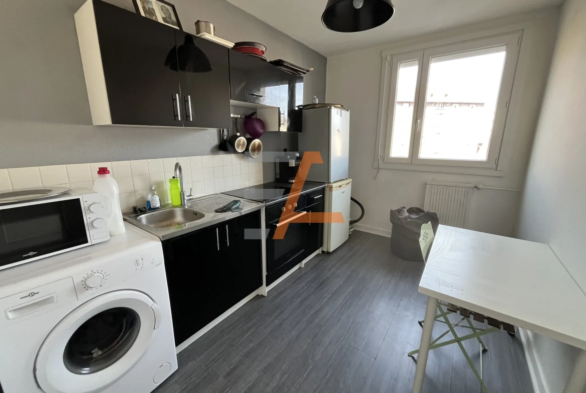 Investissement immobilier à Saint-Étienne : T1 avec parking proche place Jacquard 
