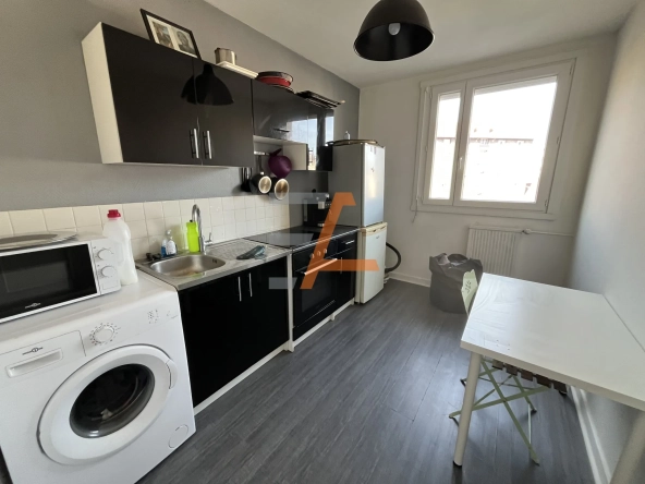 Investissement immobilier à Saint-Étienne : T1 avec parking proche place Jacquard