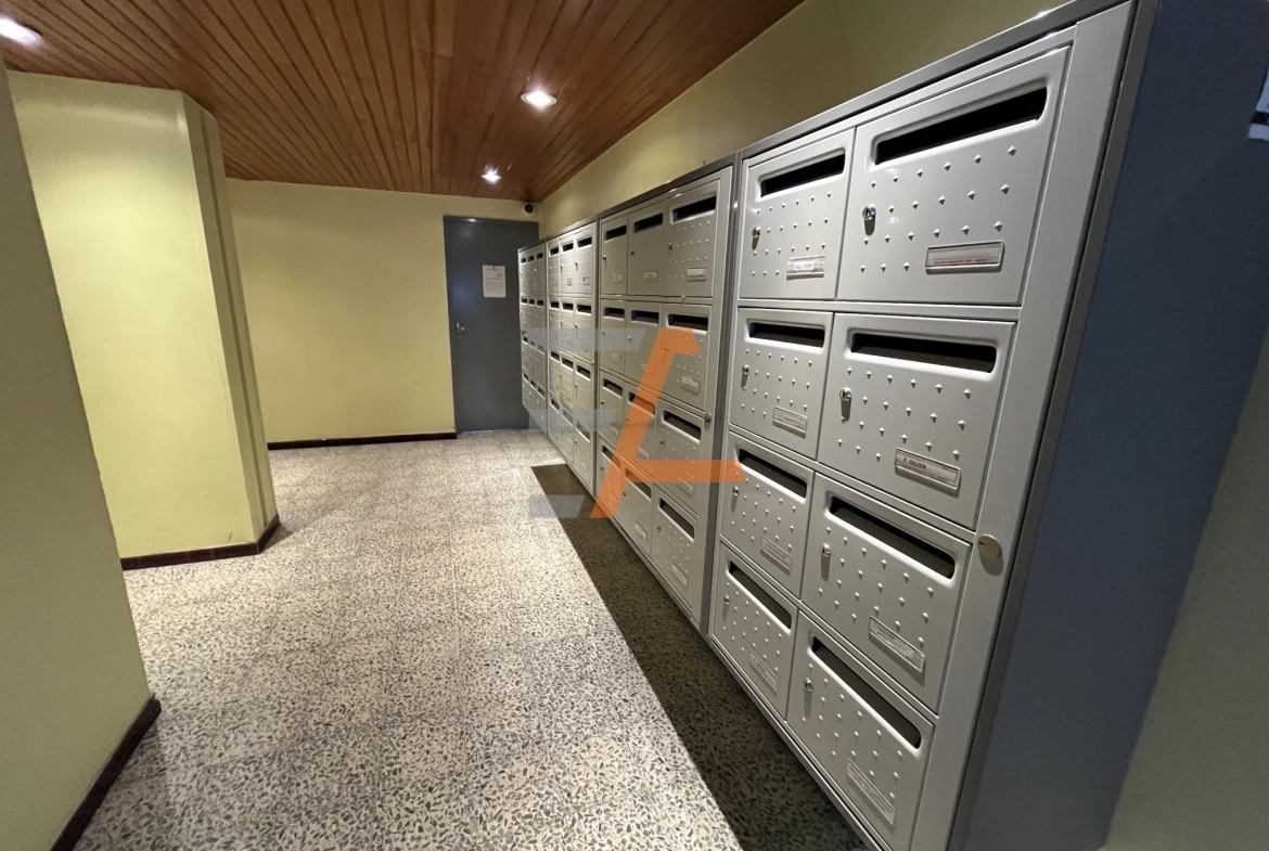 Investissement immobilier à Saint-Étienne : T1 avec parking proche place Jacquard 