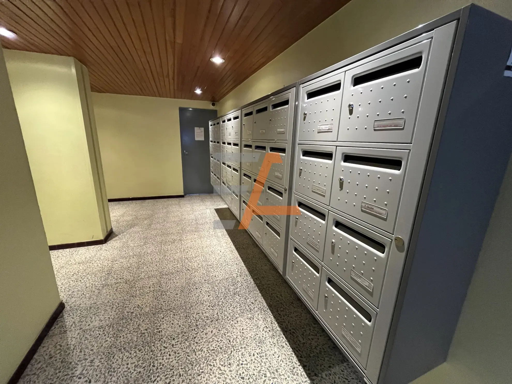 Investissement immobilier à Saint-Étienne : T1 avec parking proche place Jacquard 
