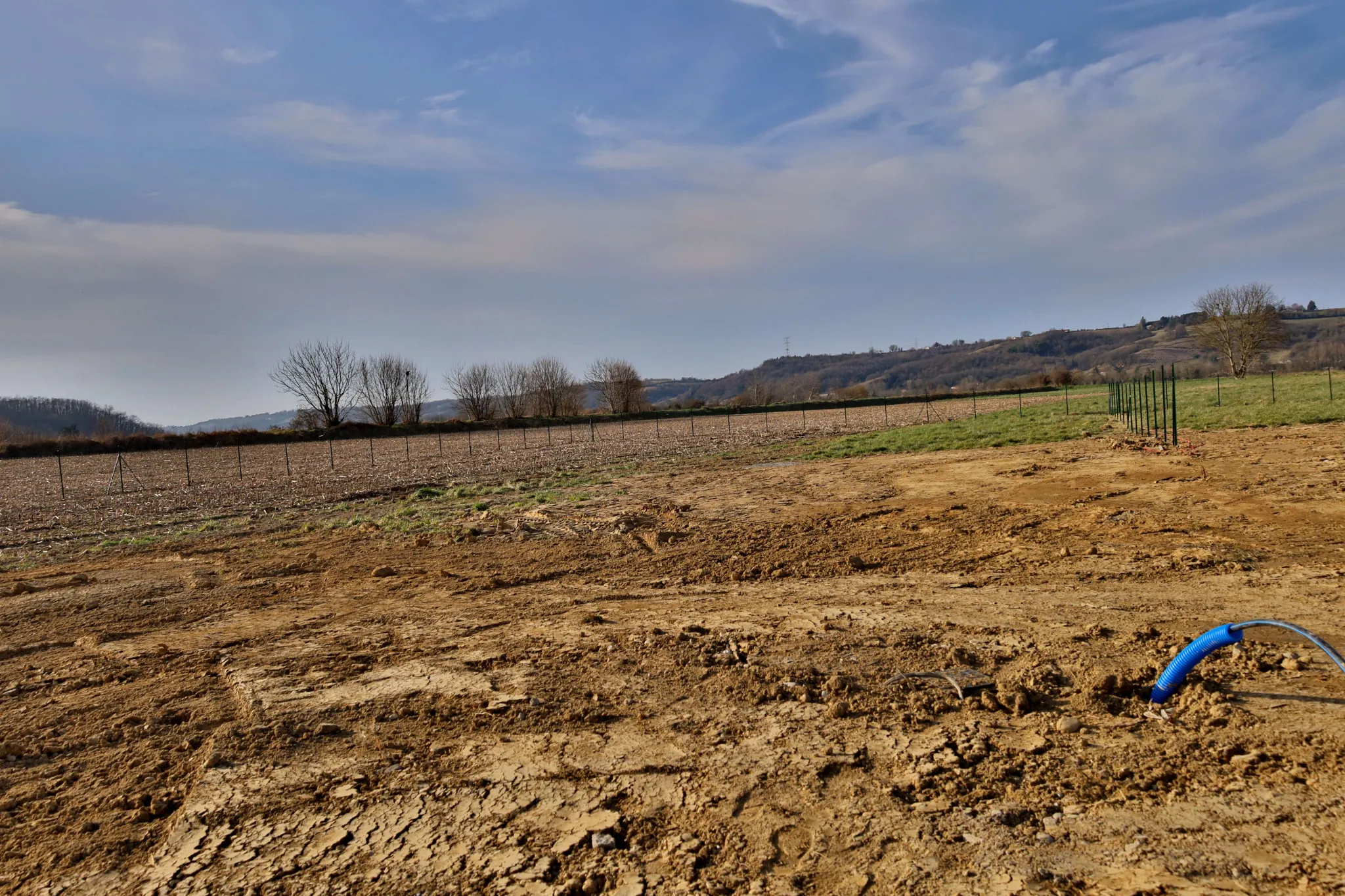 Terrain constructible de 1300 m² à Septème, viabilisé et plat 