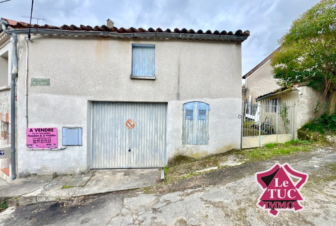 Maison en pierre à rénover avec cour et atelier à Penne d'Agenais 