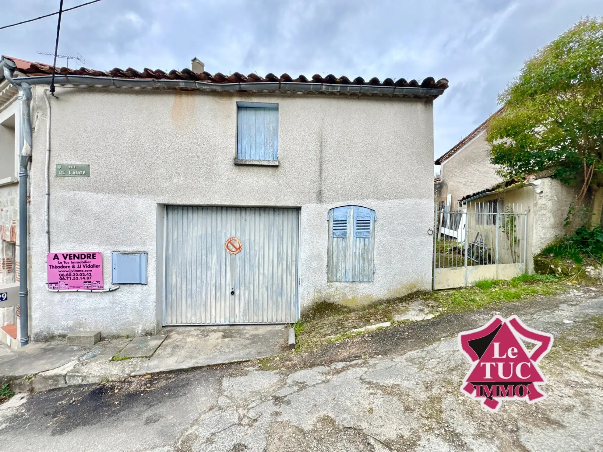 Maison en pierre à rénover avec cour et atelier à Penne d'Agenais 
