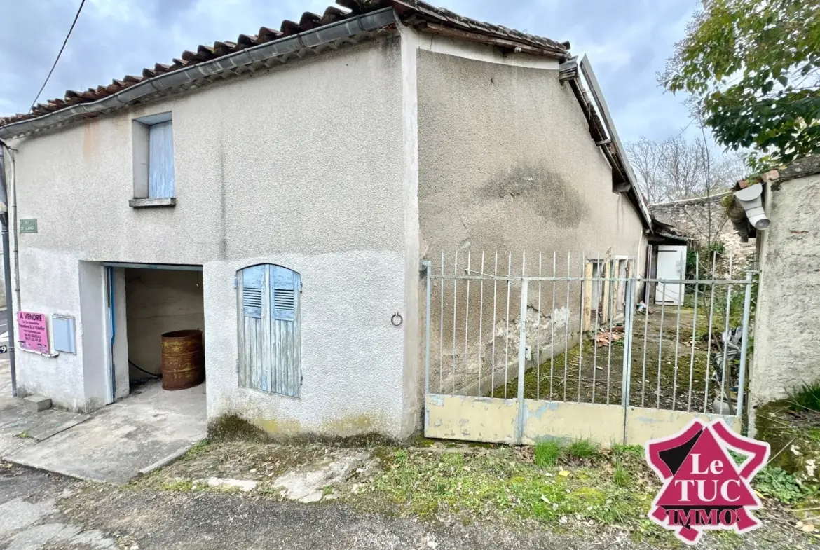 Maison en pierre à rénover avec cour et atelier à Penne d'Agenais 