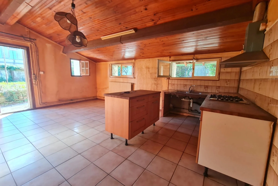 Maison de village à rénover de 143 m² avec jardin et garage à Saint Sulpice sur Lèze 