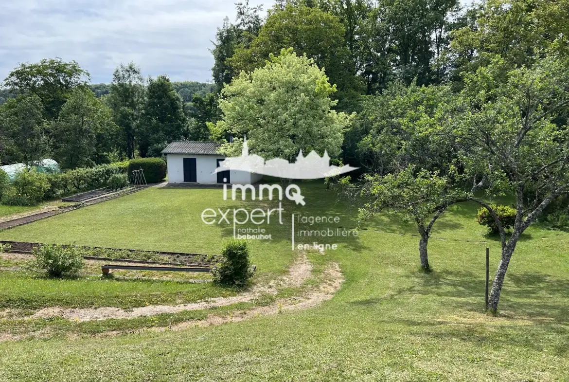 Terrain constructible de 1672 m² à Mirecourt avec maison de jardin en zone UC 