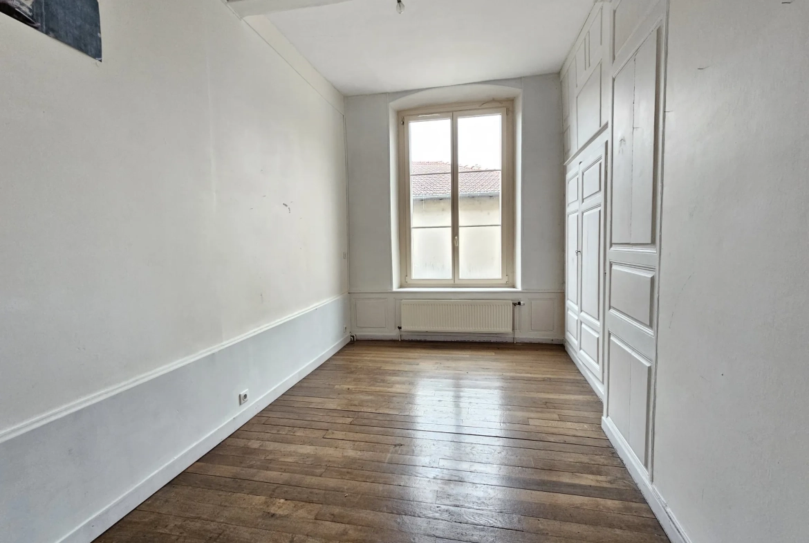 Ancien presbytère à Ligny en Barrois avec grand potentiel de rénovation 