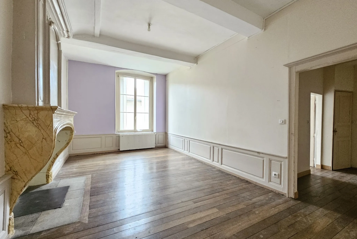 Ancien presbytère à Ligny en Barrois avec grand potentiel de rénovation 