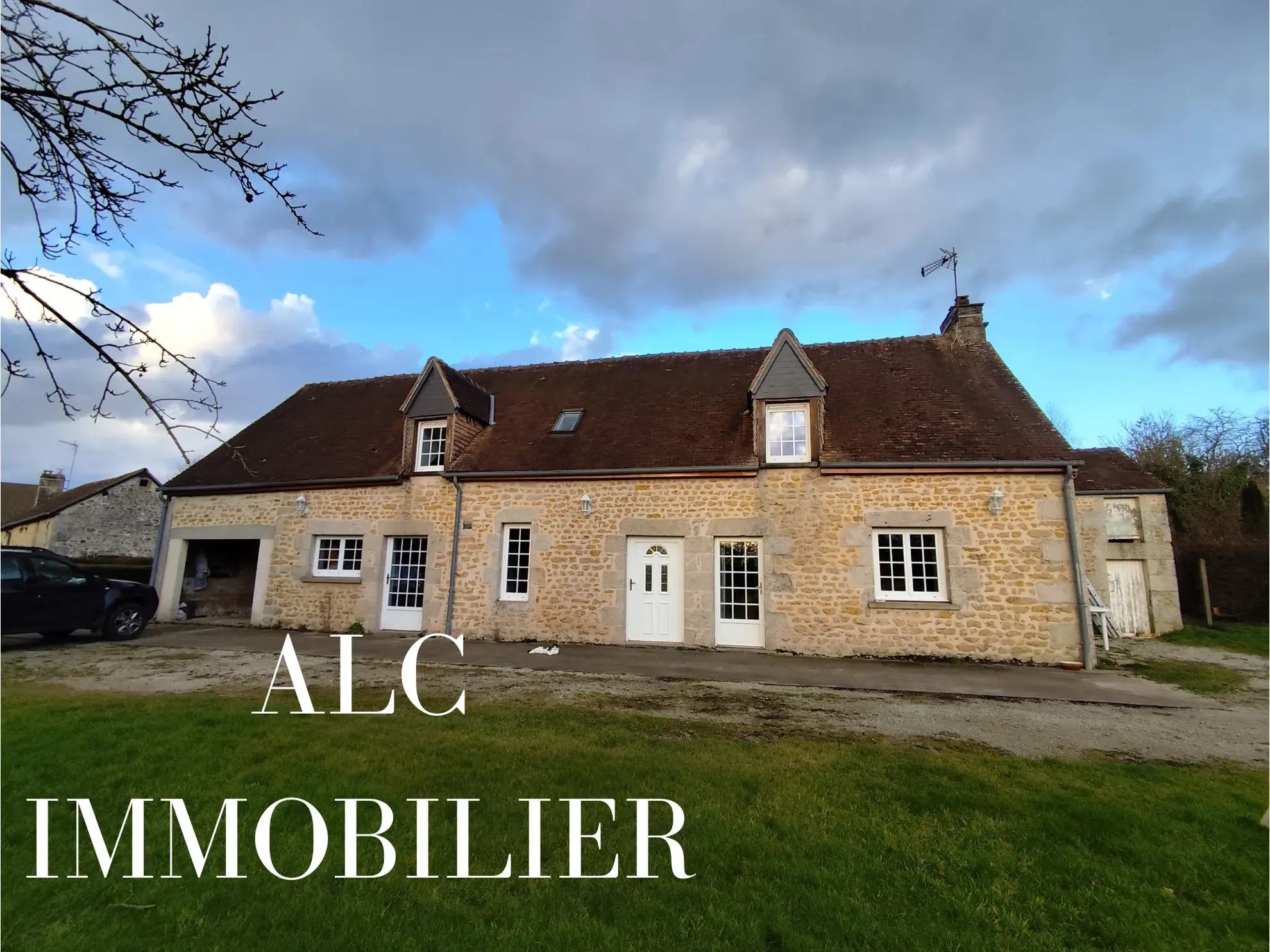 Maison à vendre de 140 m2 avec grand terrain à Hauterive, Normandie 