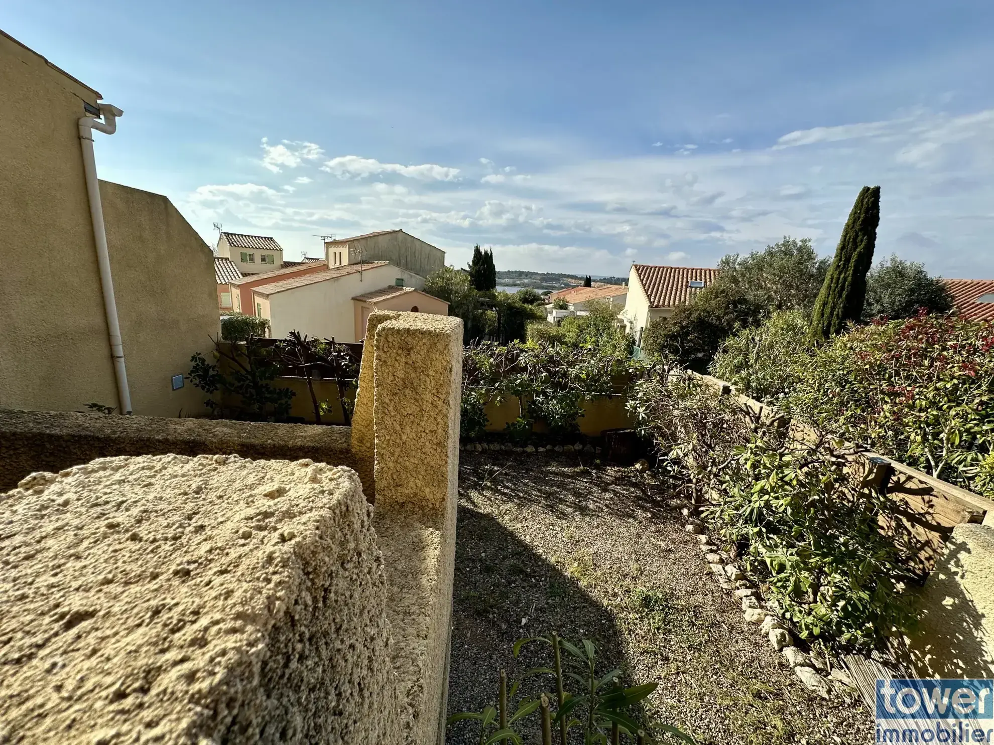 Appartement T2 à Leucate Plage avec garage, terrasses et jardin arboré 