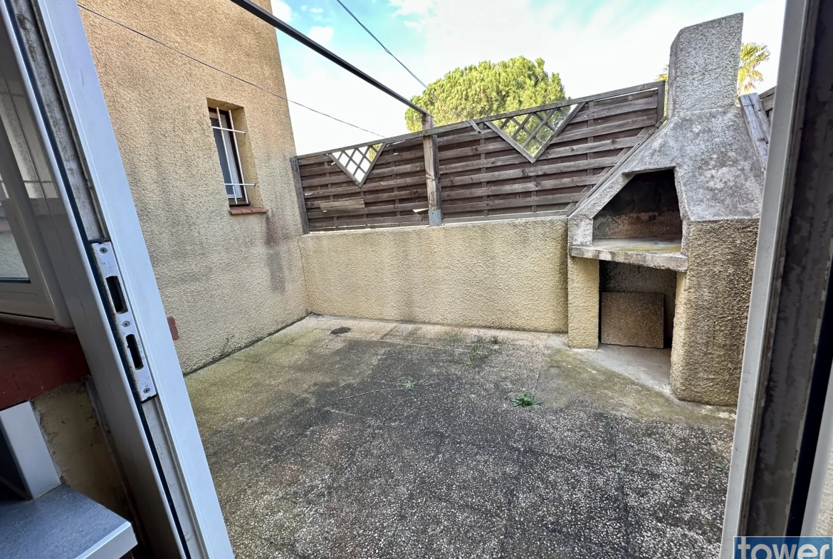 Appartement T2 à Leucate Plage avec garage, terrasses et jardin arboré 