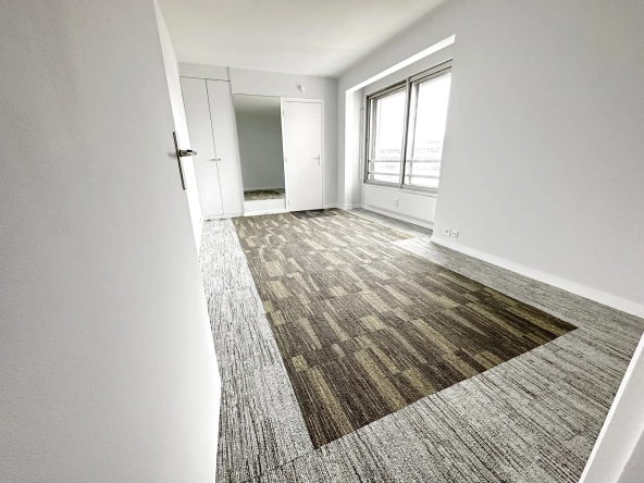 Studio rénové à Porte Maillot avec vue sur la Tour Eiffel et le Palais des Congrès