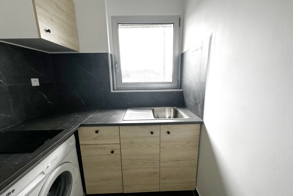 Studio rénové à Porte Maillot avec vue sur la Tour Eiffel et le Palais des Congrès 