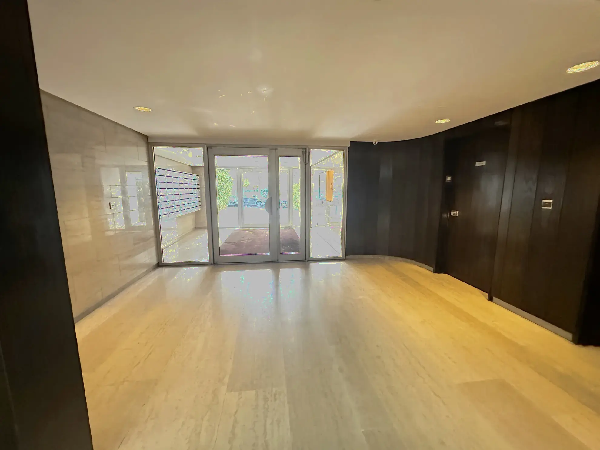 Studio rénové à Porte Maillot avec vue sur la Tour Eiffel et le Palais des Congrès 