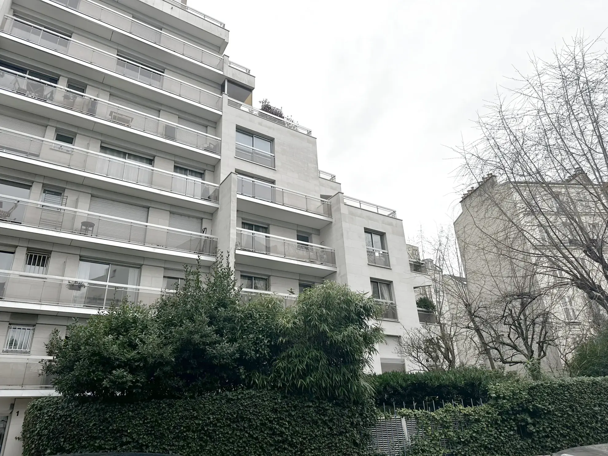 Studio rénové à Porte Maillot avec vue sur la Tour Eiffel et le Palais des Congrès 