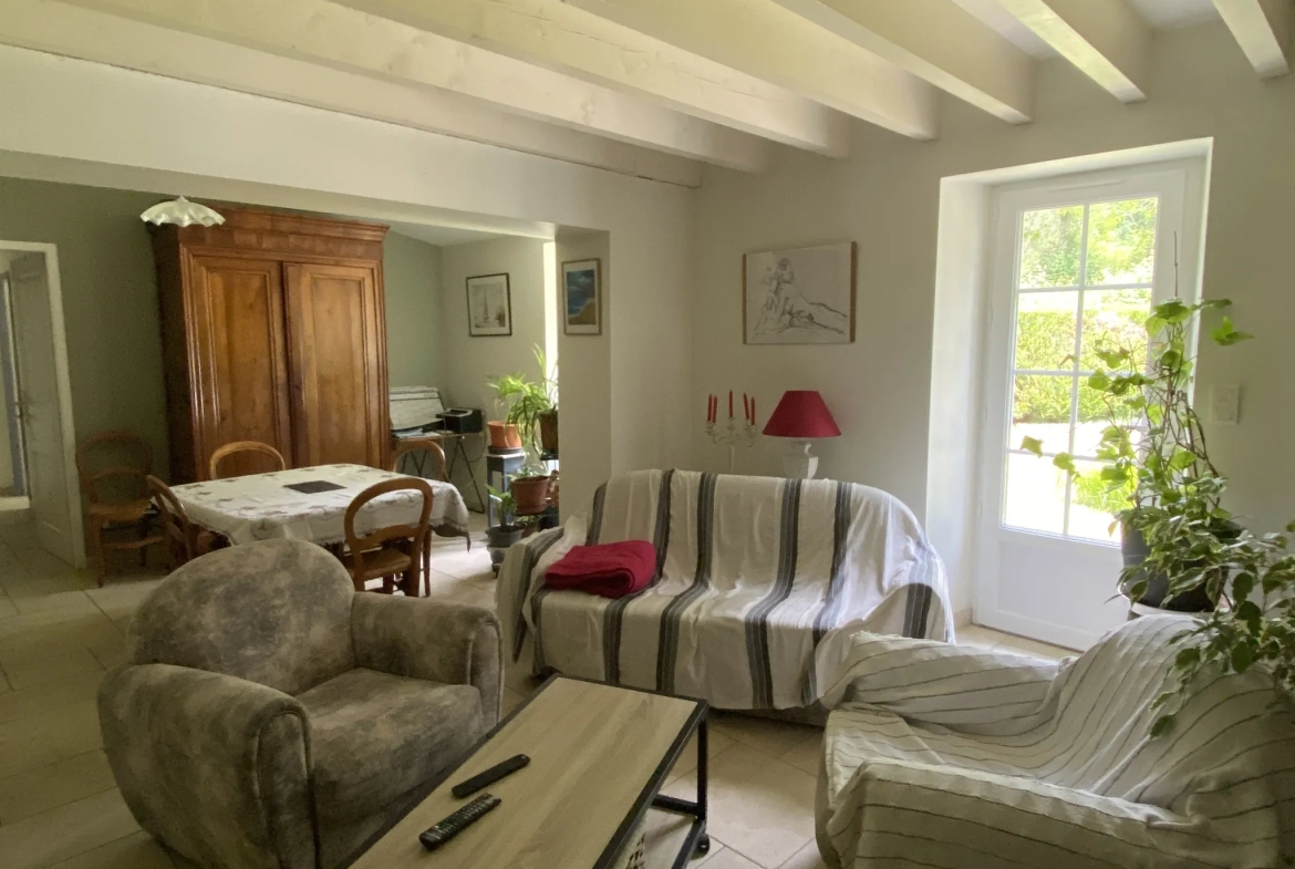 Maison rénovée à 10 km de Langon, environnement boisé, grand terrain 
