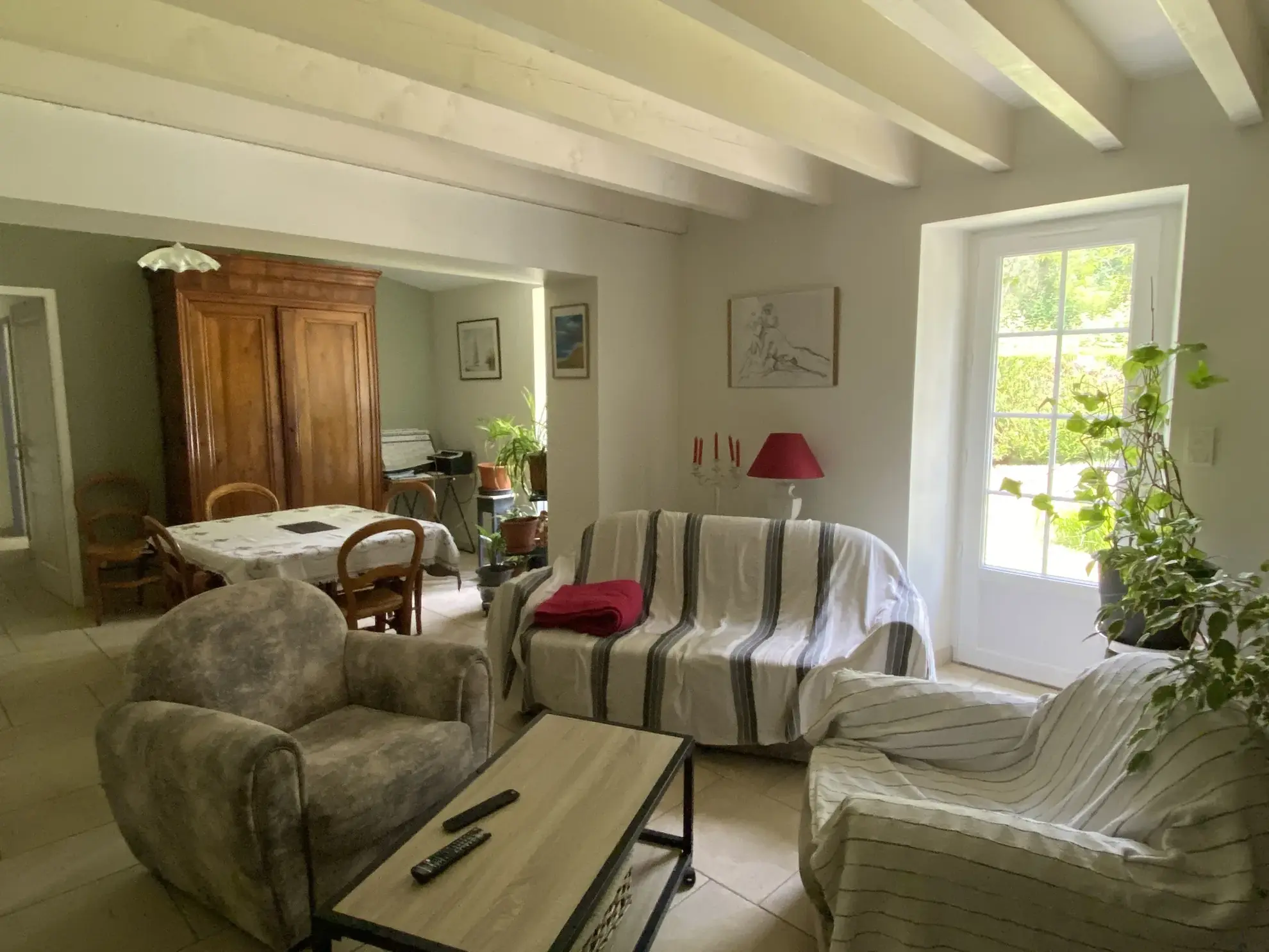 Maison rénovée à 10 km de Langon, environnement boisé, grand terrain 