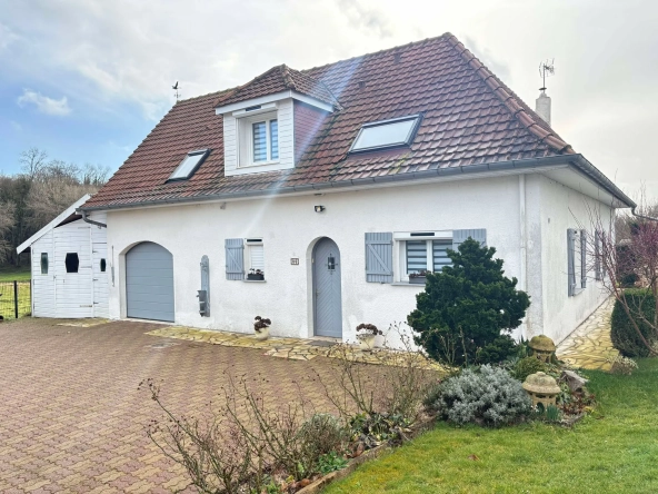 Maison à vendre à Drucat, 4 chambres, garage, terrasse et environnement paisible proche d'Abbeville