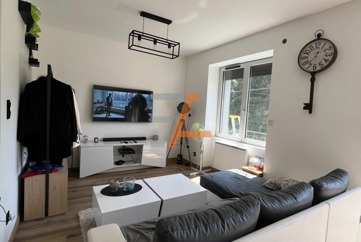 Maison individuelle à Saint Just Malmont, terrain de 438 m2, rénovée et à aménager 