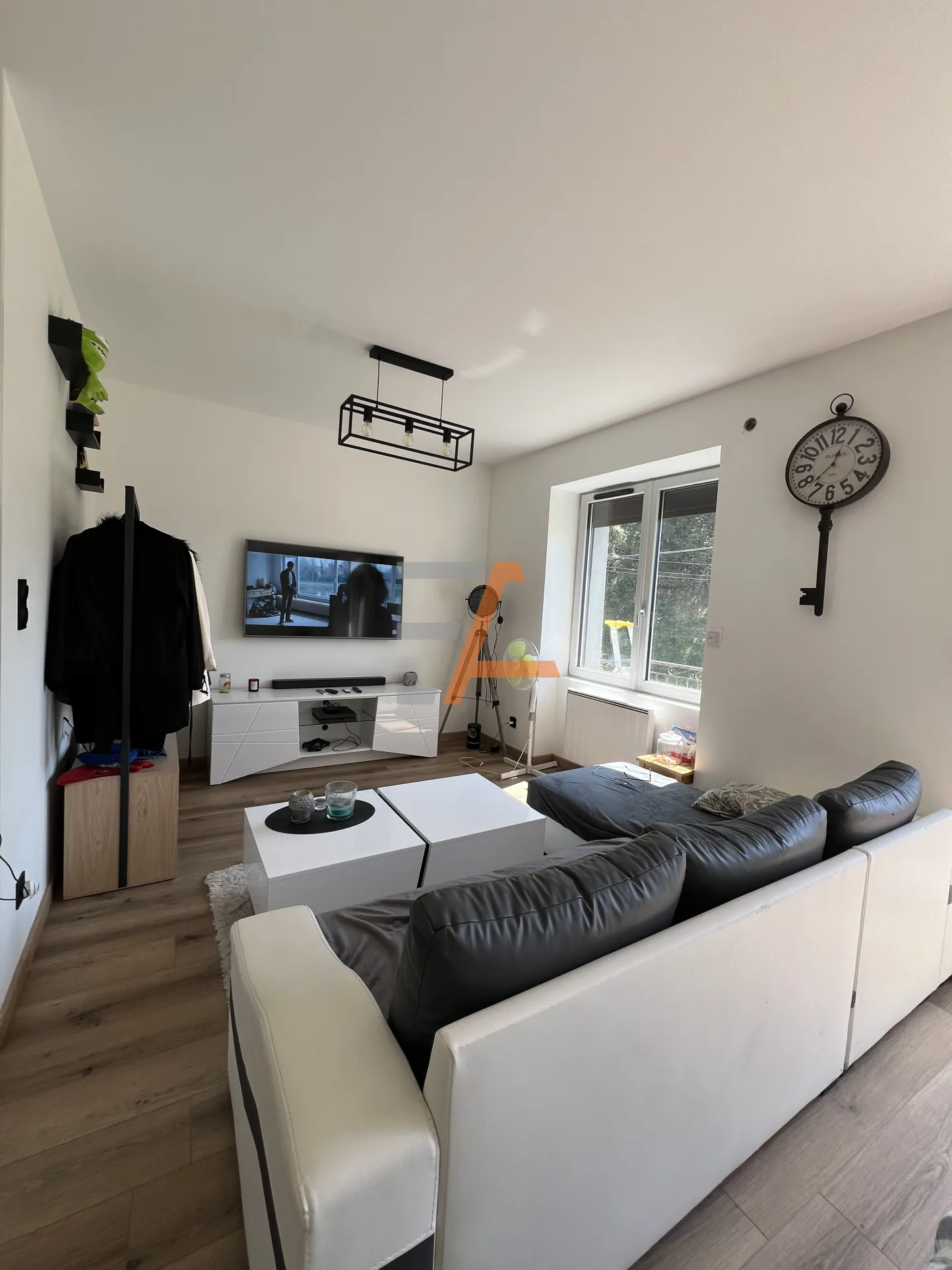 Maison individuelle à Saint Just Malmont, terrain de 438 m2, rénovée et à aménager 
