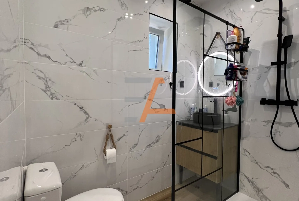 Maison individuelle à Saint Just Malmont, terrain de 438 m2, rénovée et à aménager 
