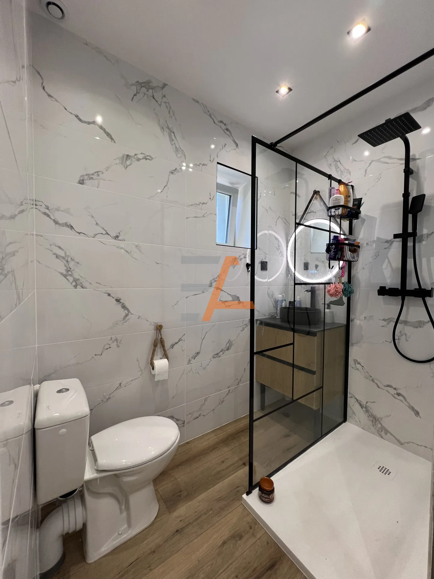 Maison individuelle à Saint Just Malmont, terrain de 438 m2, rénovée et à aménager 