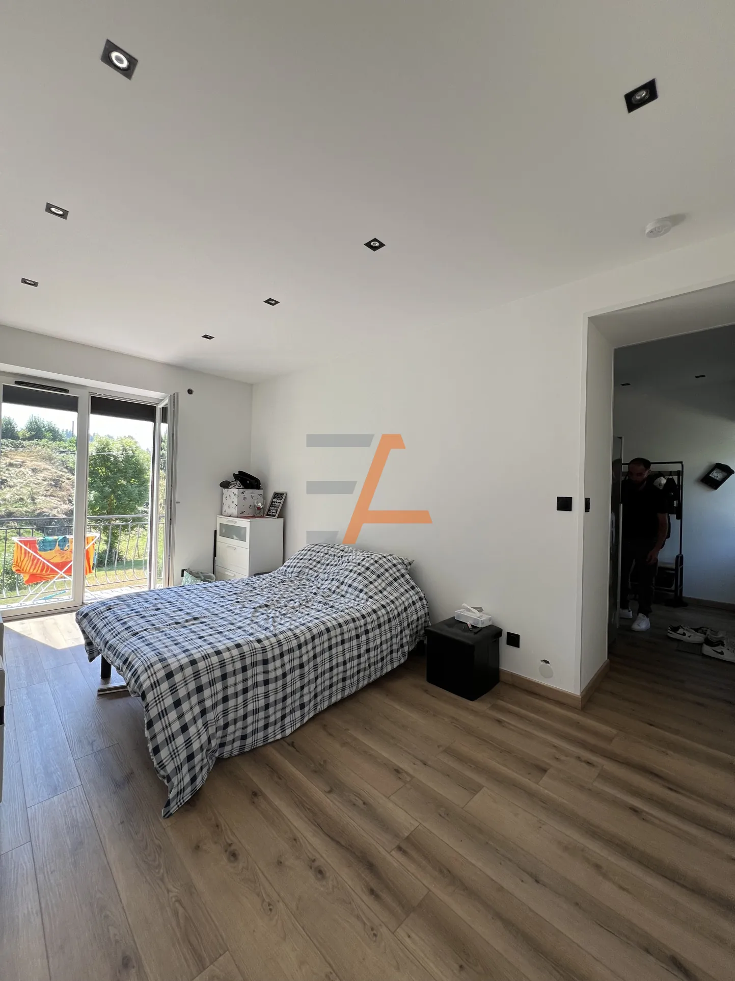 Maison individuelle à Saint Just Malmont, terrain de 438 m2, rénovée et à aménager 