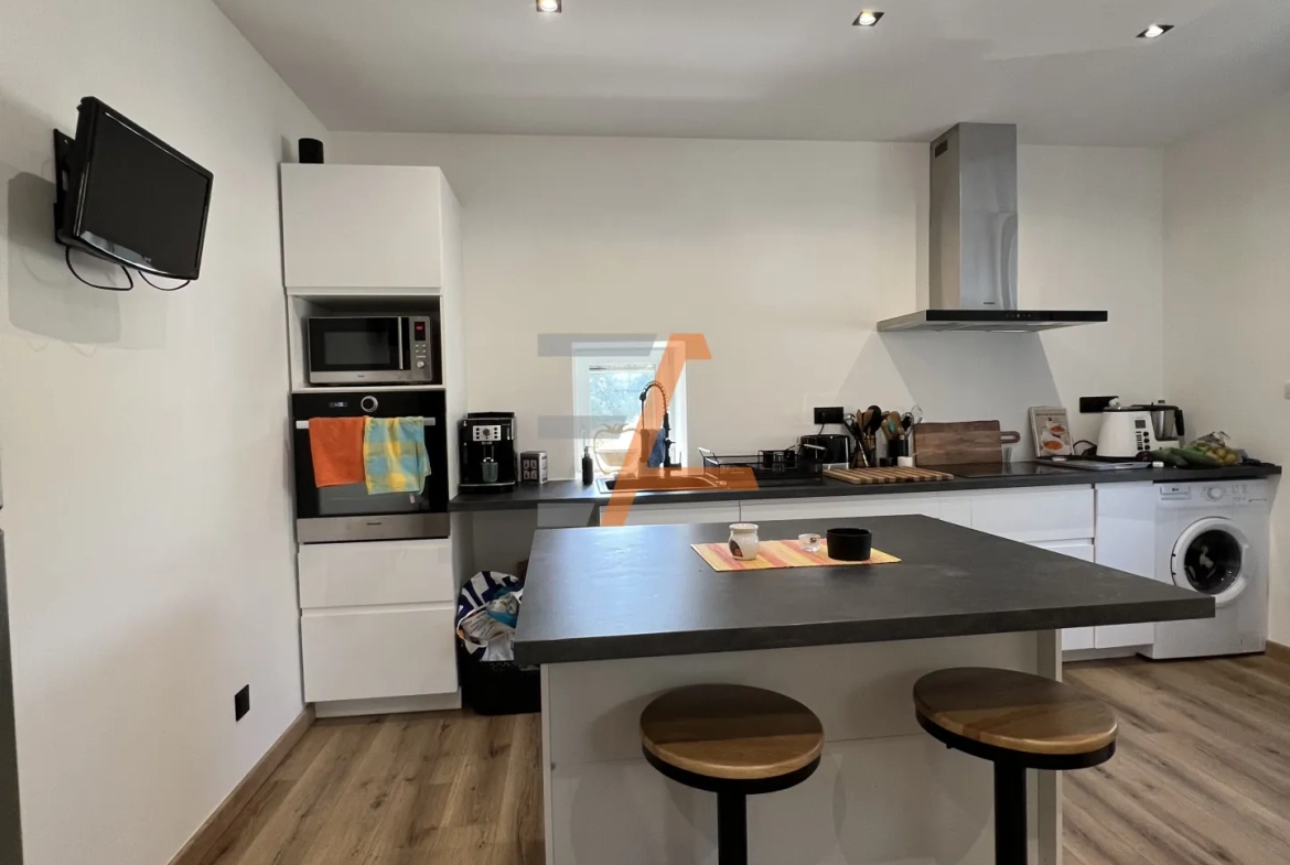Maison individuelle à Saint Just Malmont, terrain de 438 m2, rénovée et à aménager 