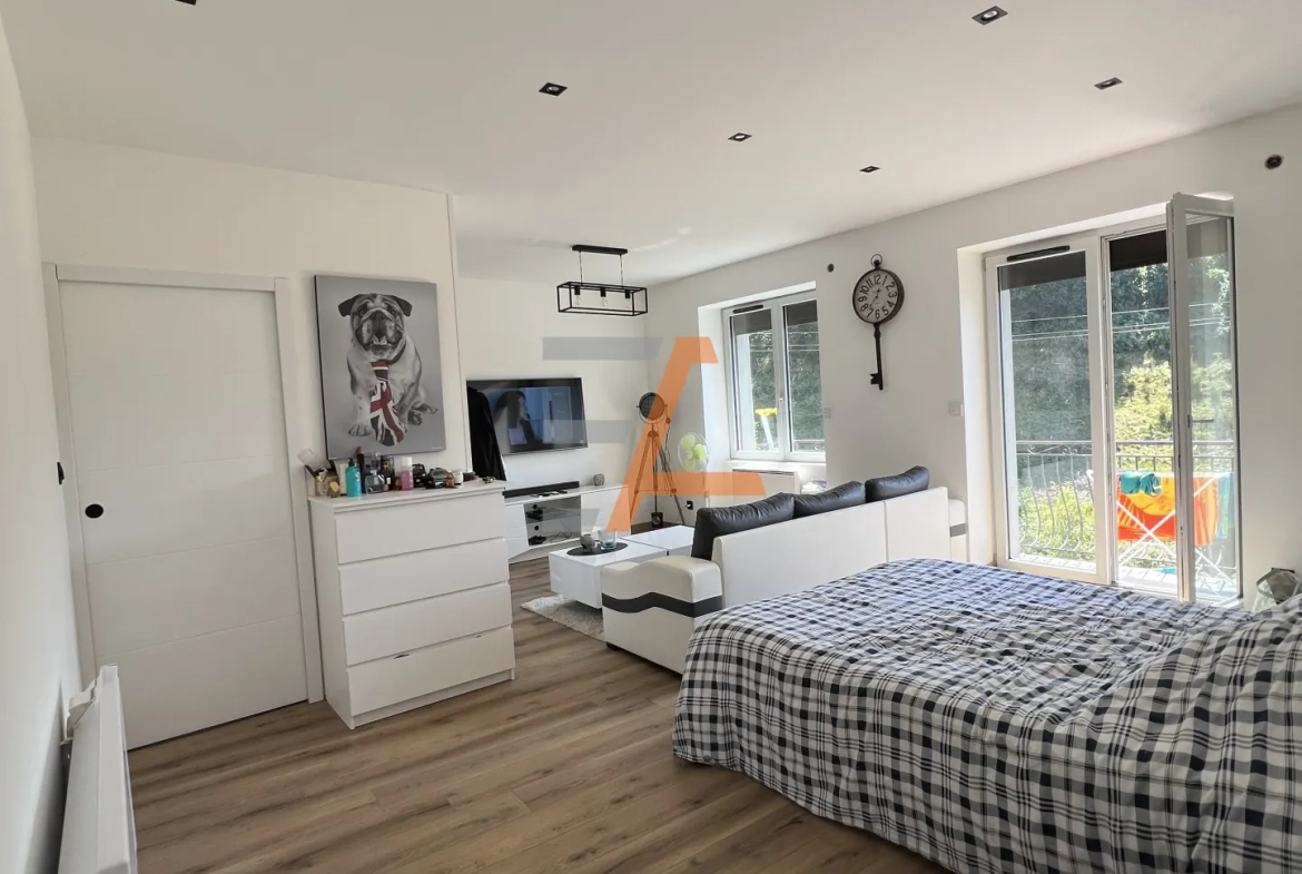 Maison individuelle à Saint Just Malmont, terrain de 438 m2, rénovée et à aménager 