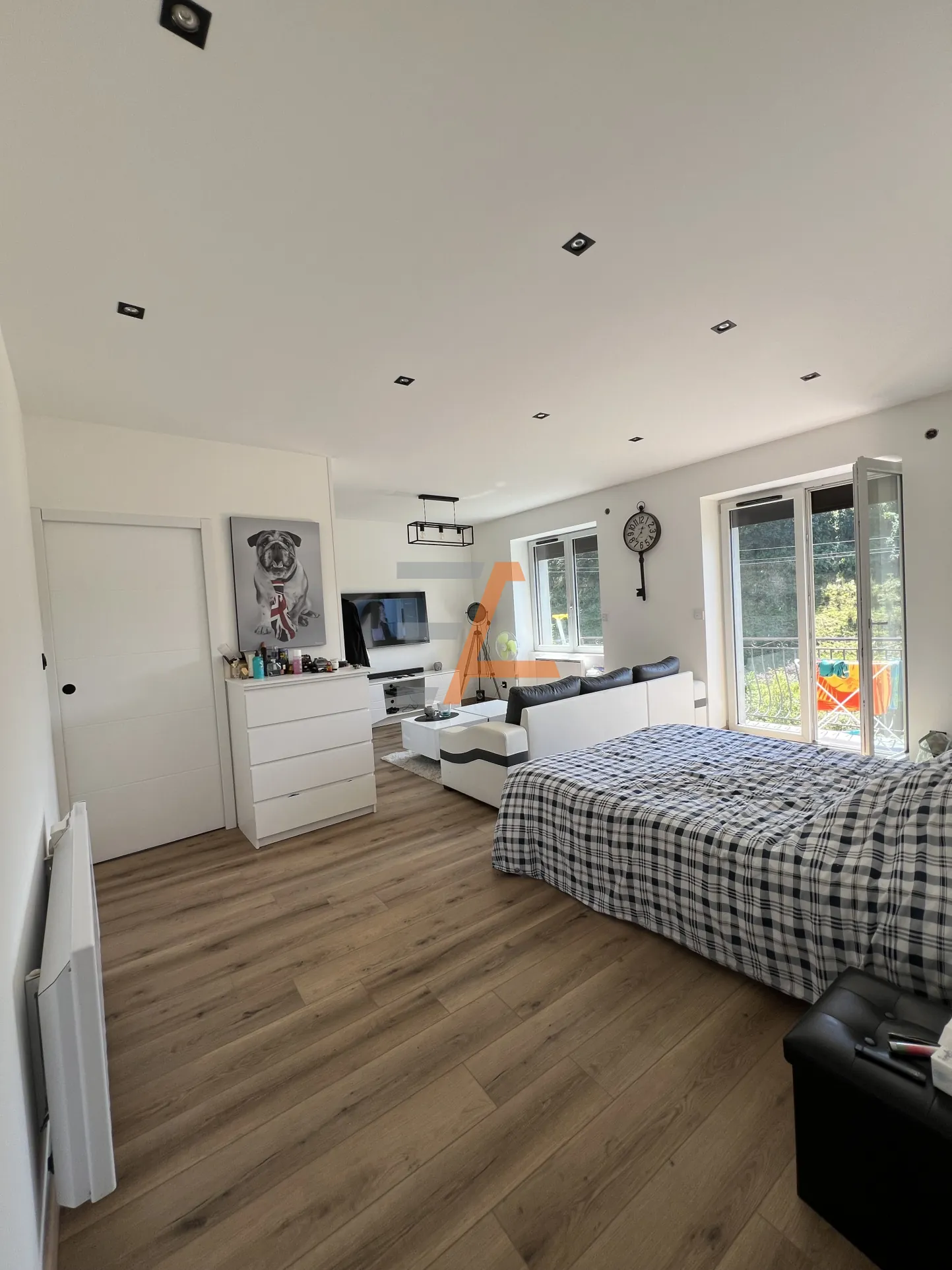 Maison individuelle à Saint Just Malmont, terrain de 438 m2, rénovée et à aménager 