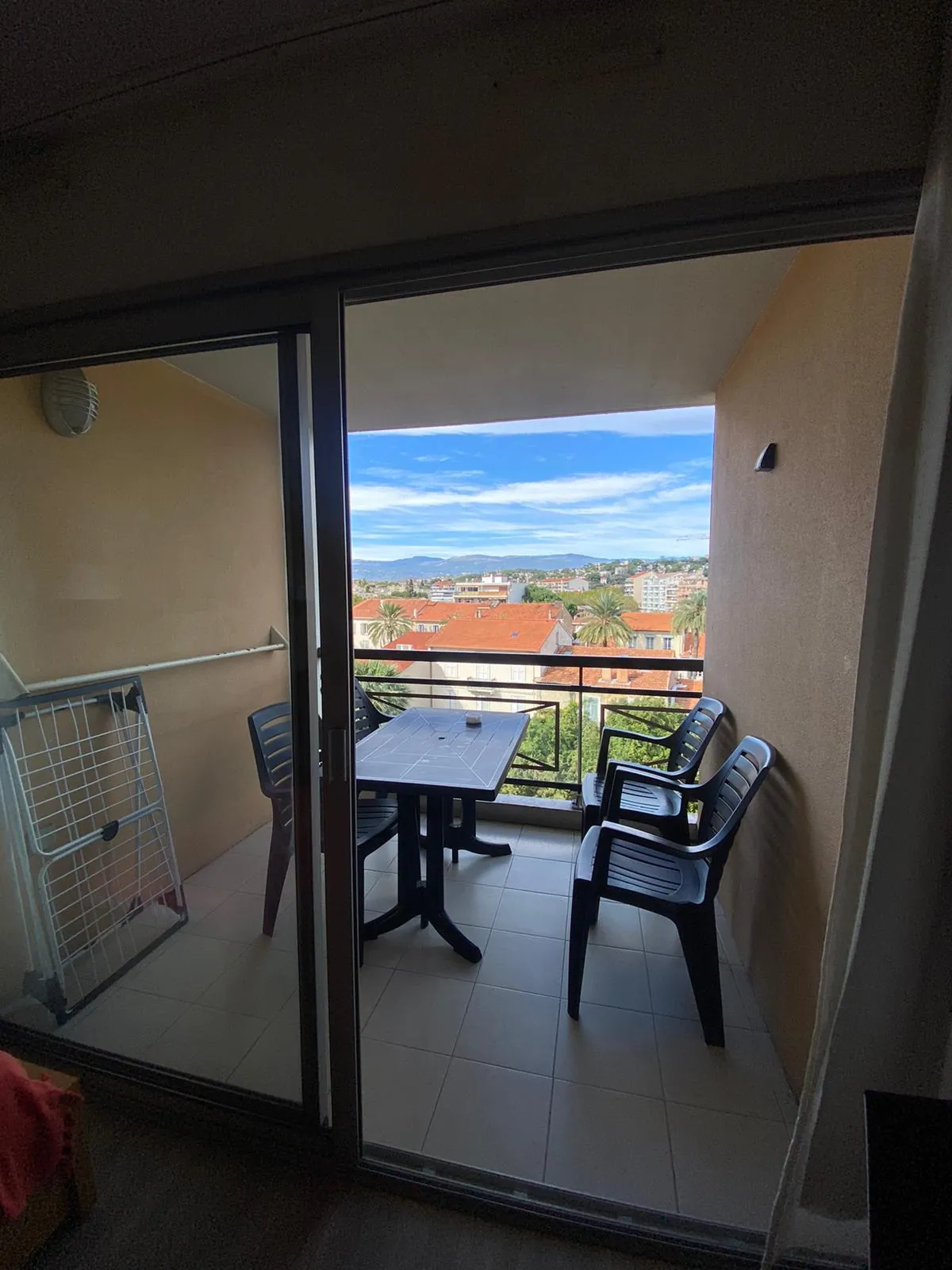 Appartement T2 avec terrasse, vue montagne, à Cannes la Bocca - Investissement idéal 